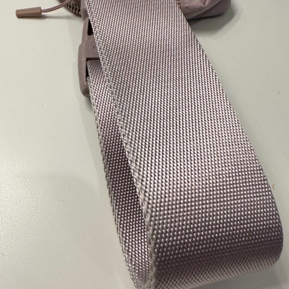 Lululemon Everywhere Belt Bag *1L Antoinette - Picture 4 of 6